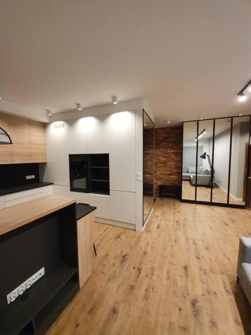 Vip Apart Bielany Przy Metrze Varsovia Exterior foto