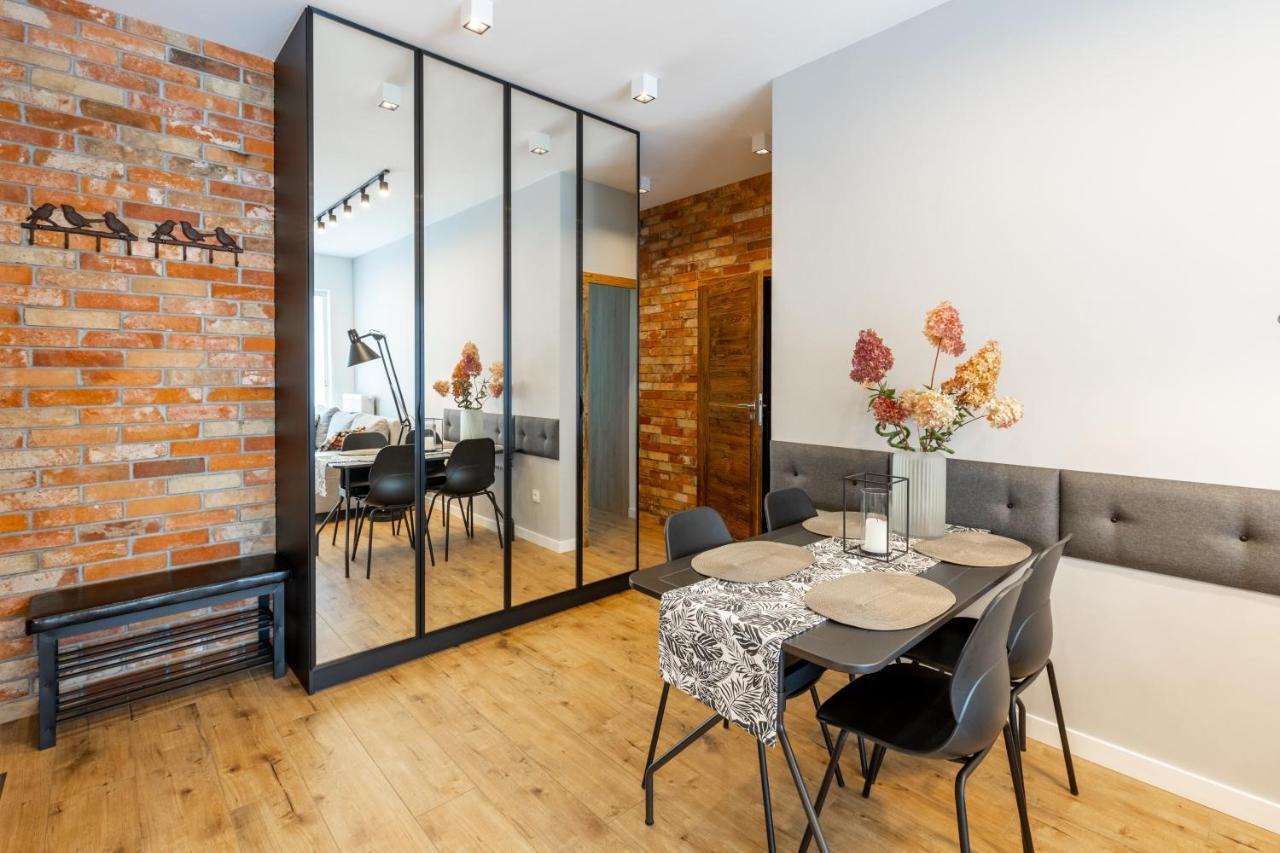 Vip Apart Bielany Przy Metrze Varsovia Exterior foto