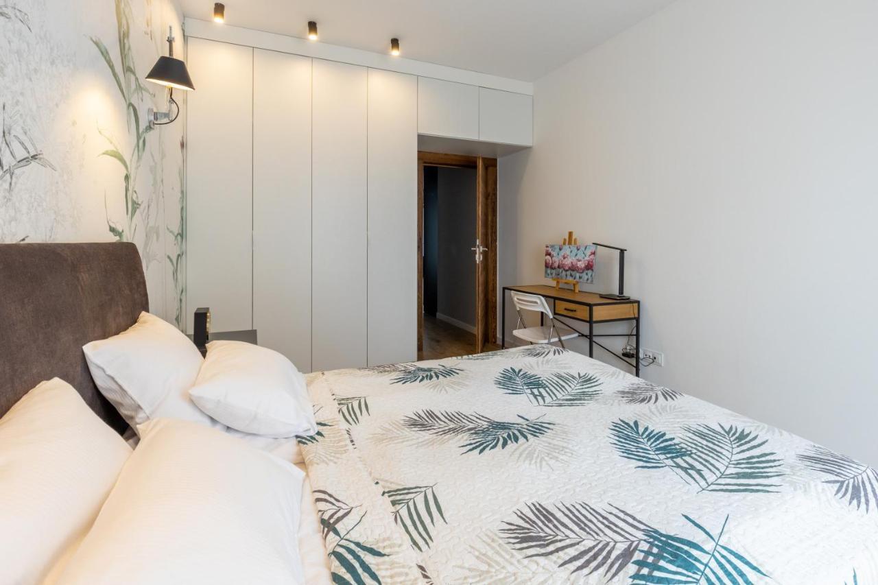 Vip Apart Bielany Przy Metrze Varsovia Exterior foto